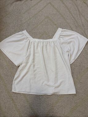 Pixi + Ivy White Flutter Sleeve Blouse Size Large